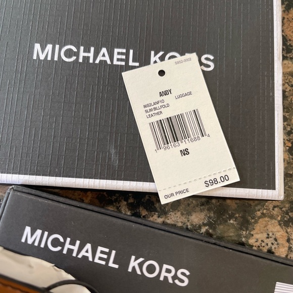 Michael Kors wallet - Picture 3 of 5